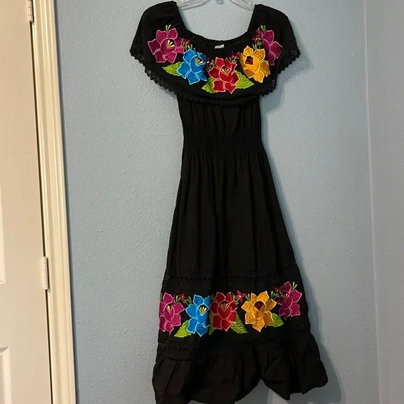 amazon mexican embroidered dress Monique Lhuillier main image 1